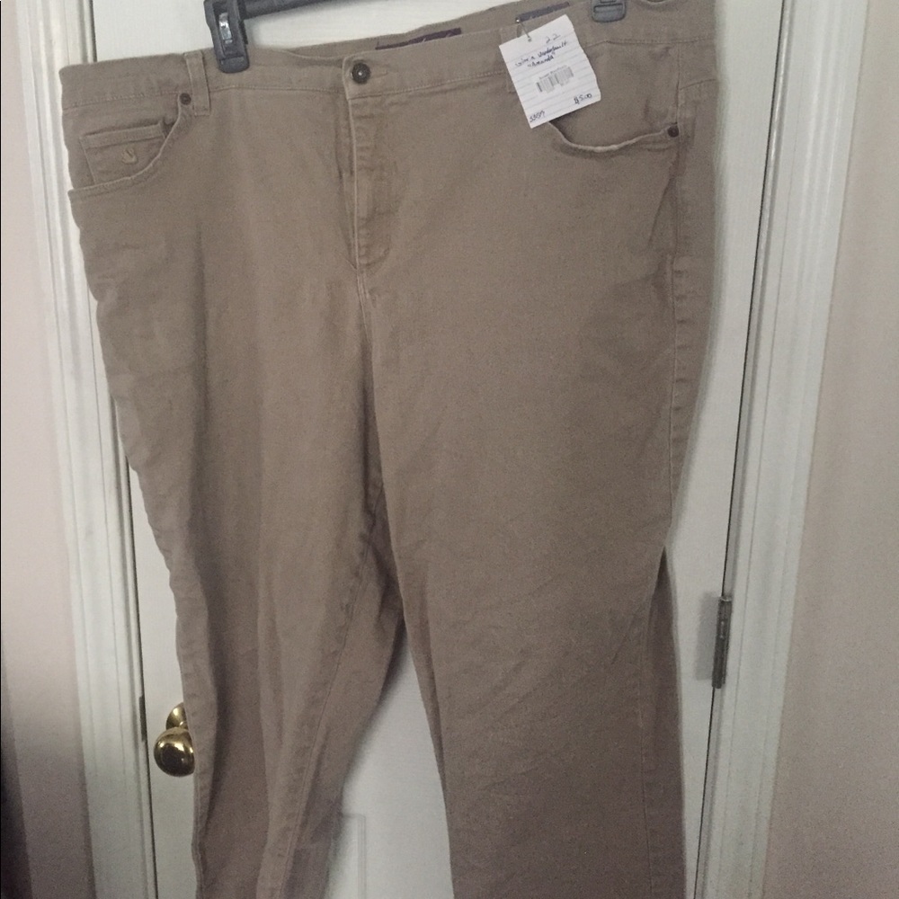 Kahki pants